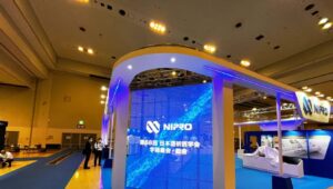 窓サイネージとは？仕組み・種類・設置メリットをわかりやすく解説！