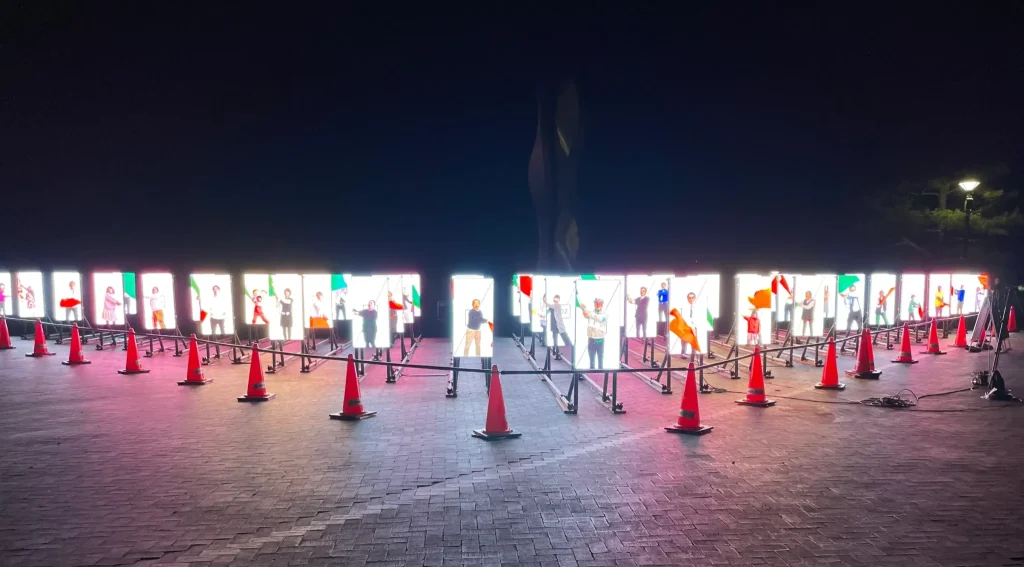 アート作品「I am here」/京都府けいはんな記念公園